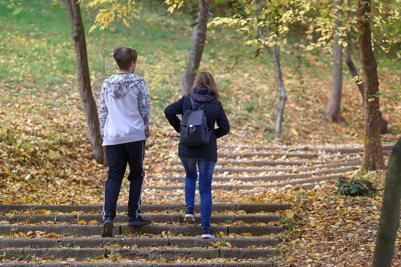 couple, climbing, help-5946815.jpg